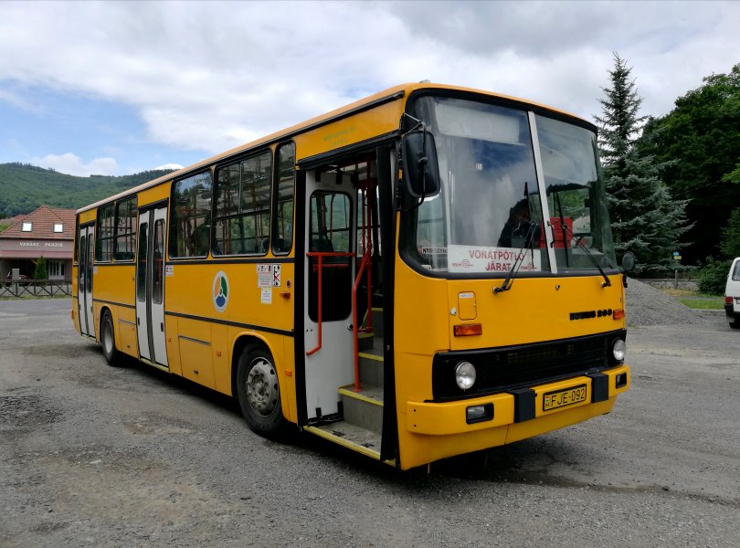 Autobus Ikarus 263 na konečnej